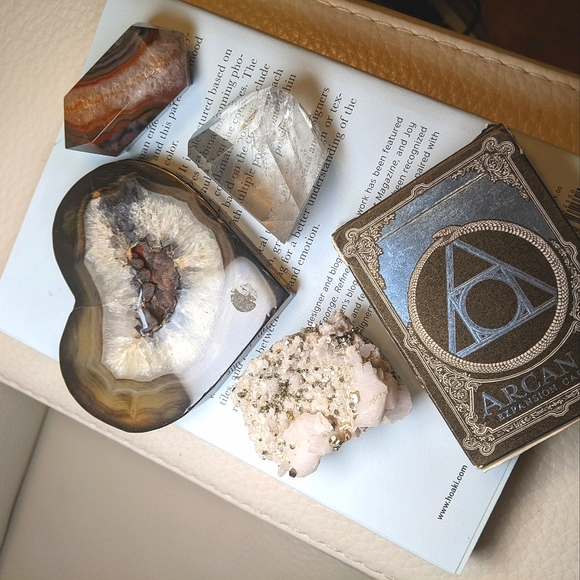 M MYSTERY CRYSTAL BOX ($120-250 retail value) - Picture 3 of 14